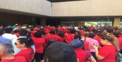 Cumple y paran labores, llegan Profesores a Palacio de Gobierno