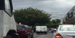 Tome sus precauciones, no funciona semáforo por el Zapata y Paliza