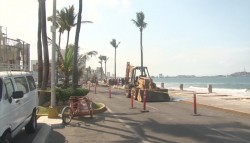 Cierran carril del malecón por obras