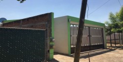 Poste inclinado ocasiona temor por próxima temporada de lluvias