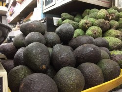 ¡Aguacate y tomate carísimos!