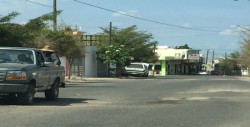 Llena de baches calle Sierra en Prados del Sol 2