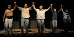 Un sueño americano plasmado en la obra teatral "El cruce"