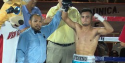 El "Veneno" ganó en su debut profesional
