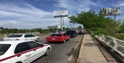Cierran Bulevar Arjona y desvían tráfico por terracería