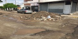 Piden se retire tierra y escombro en calle Lisboa en Villa Verde