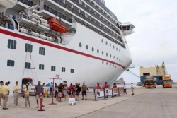 Pasean por Mazatlán cruceristas