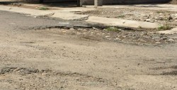 Se encuentra en mal estado calle Atenas