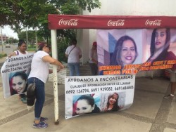 Colocan lonas en solidaridad con desaparecidas