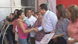 Lleva DIF beneficios a familias con tarjeta de descuento
