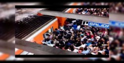 VIDEO: graban lucha de hombres que tratan de ingresar al Metro