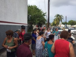 Se las vuelven a "hacer" a los abuelitos..