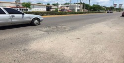 Debajo del pavimento 4 alcantarillas por Sanalona