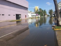 Se inunda...otra vez la avenida Cruz Lizárraga