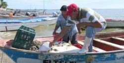Amenazan ribereños con tomar CONAPESCA