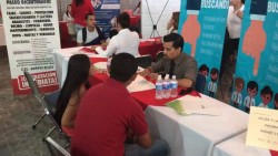 Acuden jóvenes a buscar "chamba"
