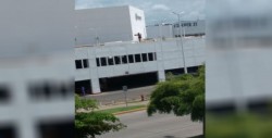 Se suicida mujer lanzándose del estacionamiento de centro comercial  en el Tres Ríos