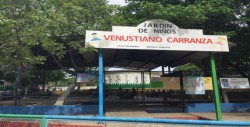 Reciben clases afuera del aula, hace 2 meses robaron el cableado