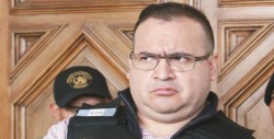 Duarte pausa huelga de hambre; come con su hermano