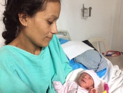 Ella es la bebé que nació en un camión urbano