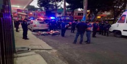 Dejan tres cuerpos decapitados y con adornos patrios