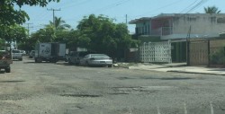Llena de baches la calle Río del Carmen, en Los Pinos