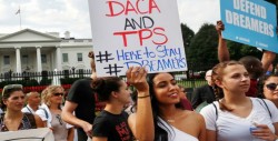 Condenan intensión de Trump de negociar muro por "Dreamers"