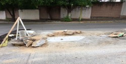 Sin retirar señalamientos, después de rellenar hoyo en Colinas de San Miguel