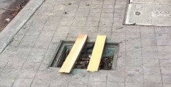 Registro de luz abierto en plena banqueta del Centro