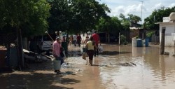 Entregan apoyos a familias afectadas en Costa Rica