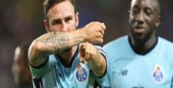 Miguel Layún anota en la Champions