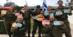 Niños mexicanos dan muestras de cariño a rescatistas israelíes