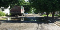 Calles destrozadas en el fraccionamiento Villas del Manantial