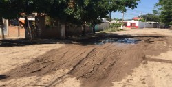 En pésimas condiciones la mayoría de las calles en Los Lirios