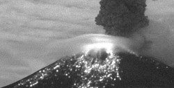 Volcán Popocatépetl emite exhalación de 2 mil 500 metros de altura