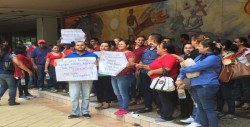 Maestros de atención a niños migrantes exigen pago de 2 meses