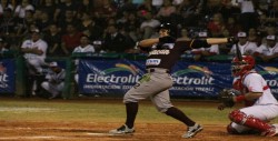 Tomateros abre primera serie en casa