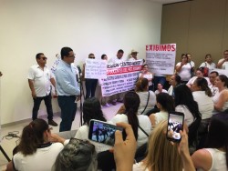 Exigen pago, respeto a derechos labores y trabajo maestros de tiempo completo