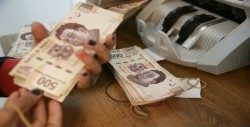 Peso mexicano se aprecia después de datos económicos de EU