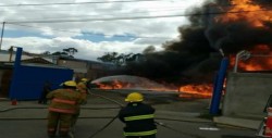 Un lesionado y 34 desalojados es el saldo de incendio en Tultitlán