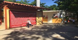 Profesores permanecen en paro; exigen pago completo de compensación