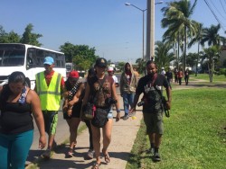 Realizan migrantes "Viacrucis Guadalupano"