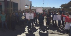 Bloquean acceso de Oficinas CFE; denuncian deficiente servicio de energía