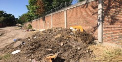 Toman como basurero la calle Tulipán en la 21 de Marzo
