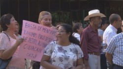 Jubilados protestan en palacio de gobierno