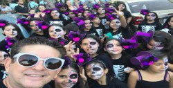 Desfile en celebración del día de muertos