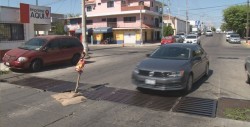 Alcantarilla en mal estado por la Rodolfo G. Robles y Aguilar Barraza