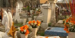 Mixquic, luce vacío y poco festivo en Día de Muertos