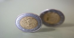 Peso mexicano pierde tras dato de empleo privado en EU