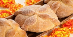 Sacrificios humanos, convertidos en un manjar... Es el tradicional Pan de Muerto